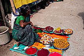 Street sellers near the Swamimalai temple. 